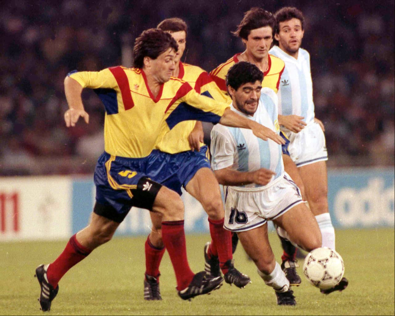 El rumano Michael Klein, internacional con su país, falleció con 33 años el 2 de febrero de 1993 cuando entrenaba con el Bayer Uerdingen (Alemania). Sufrió un paro cardiaco y posteriormente murió.