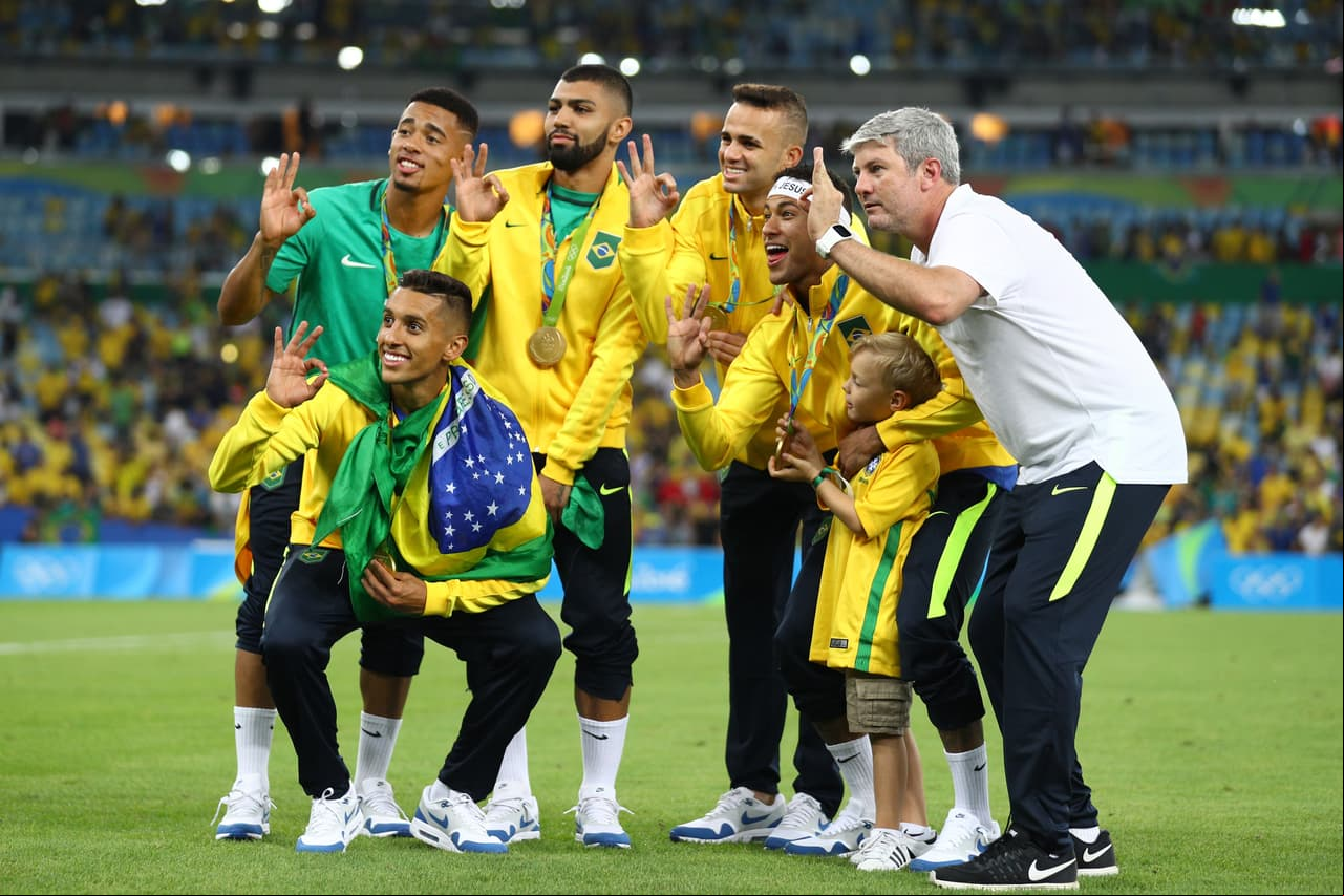 Neymar y la selección se tiñen el pelo y se tatúan Río 2016