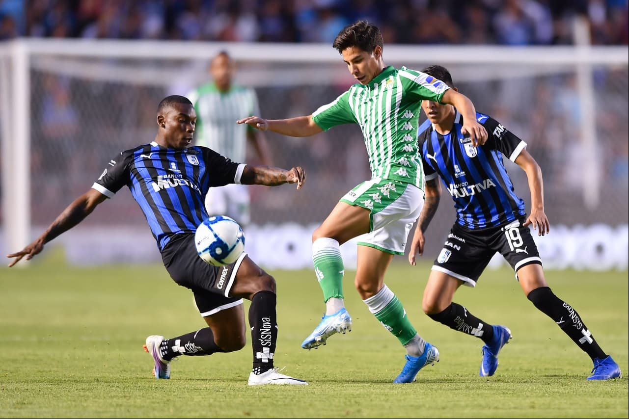 Diego Lainez y Andrés Guardado estuvieron presentes en la gira del Betis ante Querétaro