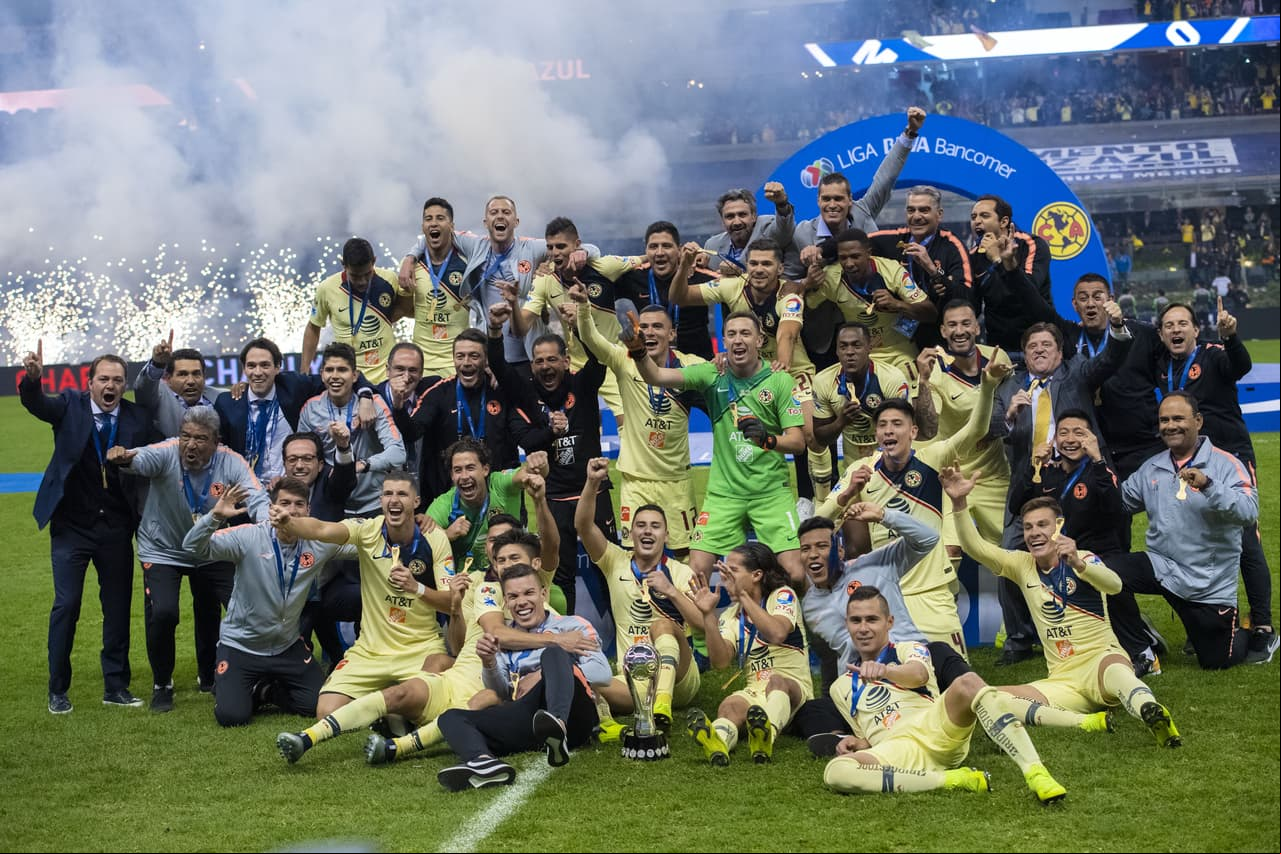 Apertura 2018. Cruz Azul con 36 puntos y América con 33 hicieron el 1-2 en la Liga MX. Los de Coapa dejaron atrás a Toluca y a Pumas para coronarse venciendo 2-0 a Cruz Azul en la final del certamen.