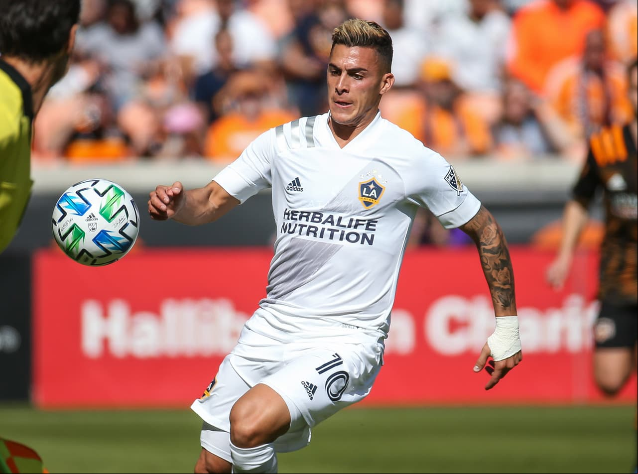 Boca podría considerar una oferta de LA Galaxy superior a 10 millones por Cristian Pavón