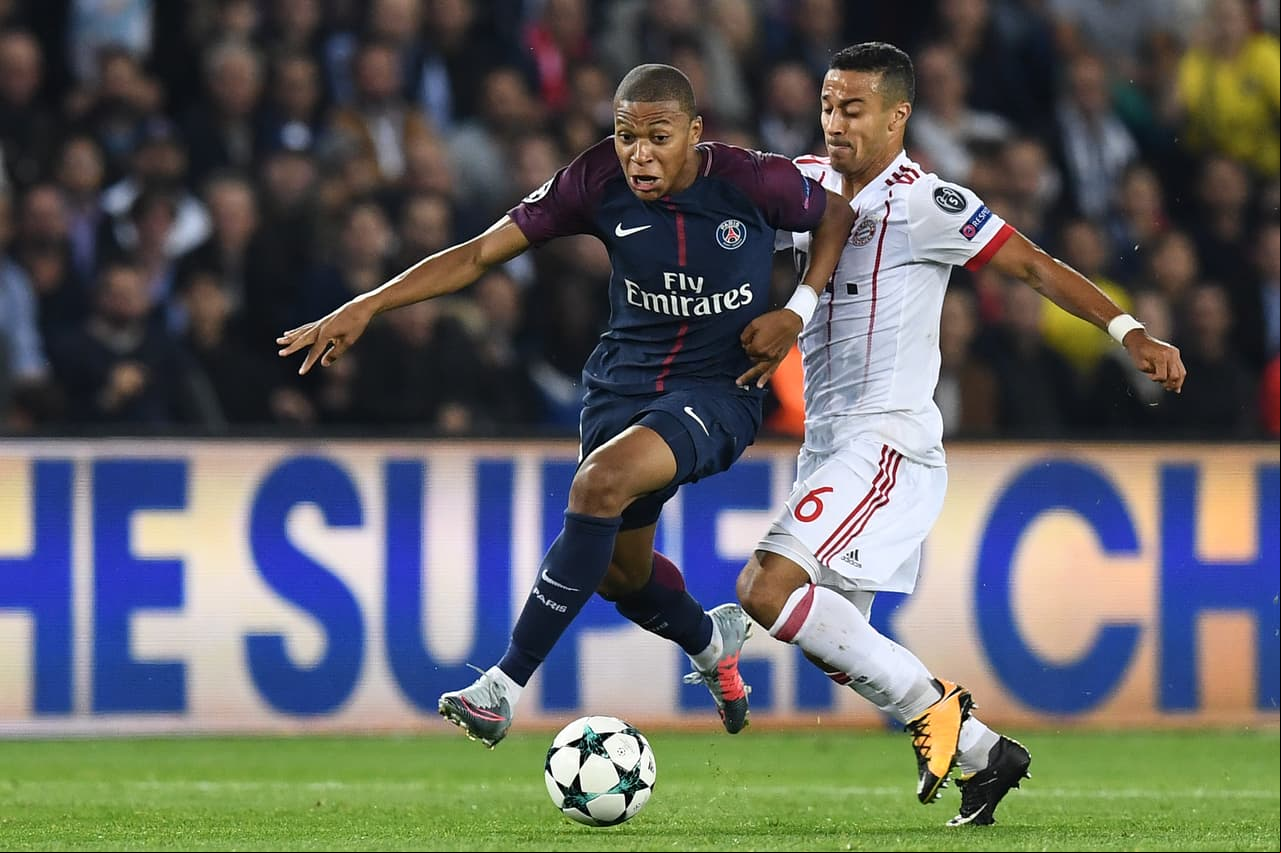Kyllien Mbappe empezó a ser determinante con su velocidad para tener una respuesta más peligrosa ante el espacio que dejaba Bayern Munich.