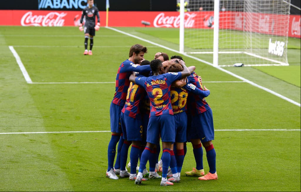 Tras un magnífico centro de Leo Messi, Luis Suárez remata solo en el área y marca el 0-1.