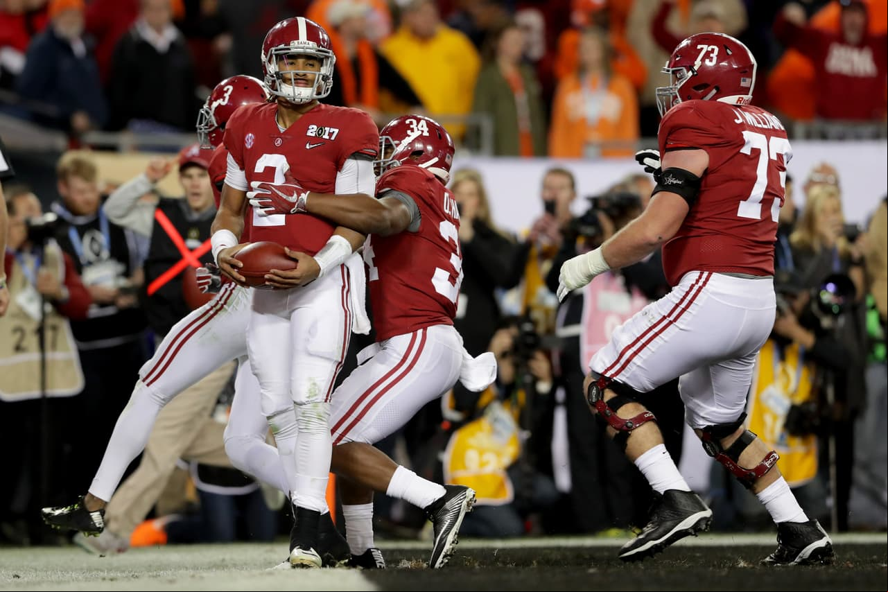 El joven de apenas 18 años se estaba convirtiendo en la estrella de Alabama, que soñaba con su segundo título nacional consecutivo tras ponerse adelante 31-28 con dos minutos para el final del National Championship Game.
