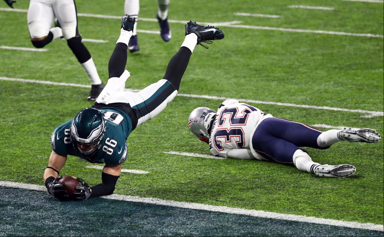 ¡Así se estiró Zach Ertz par alograr la anotación! Eagles 38 - 33 Patiots
