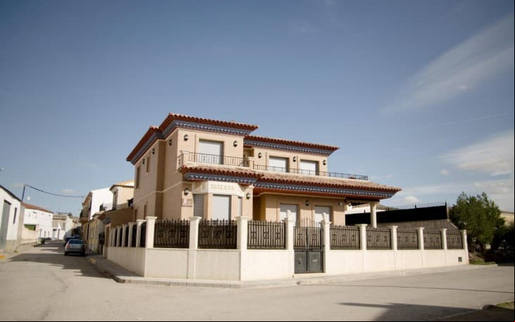 Andrés Iniesta - Barcelona - El español tiene una lujosa casa pero no una mansión como la mayoría de los futbolistas.