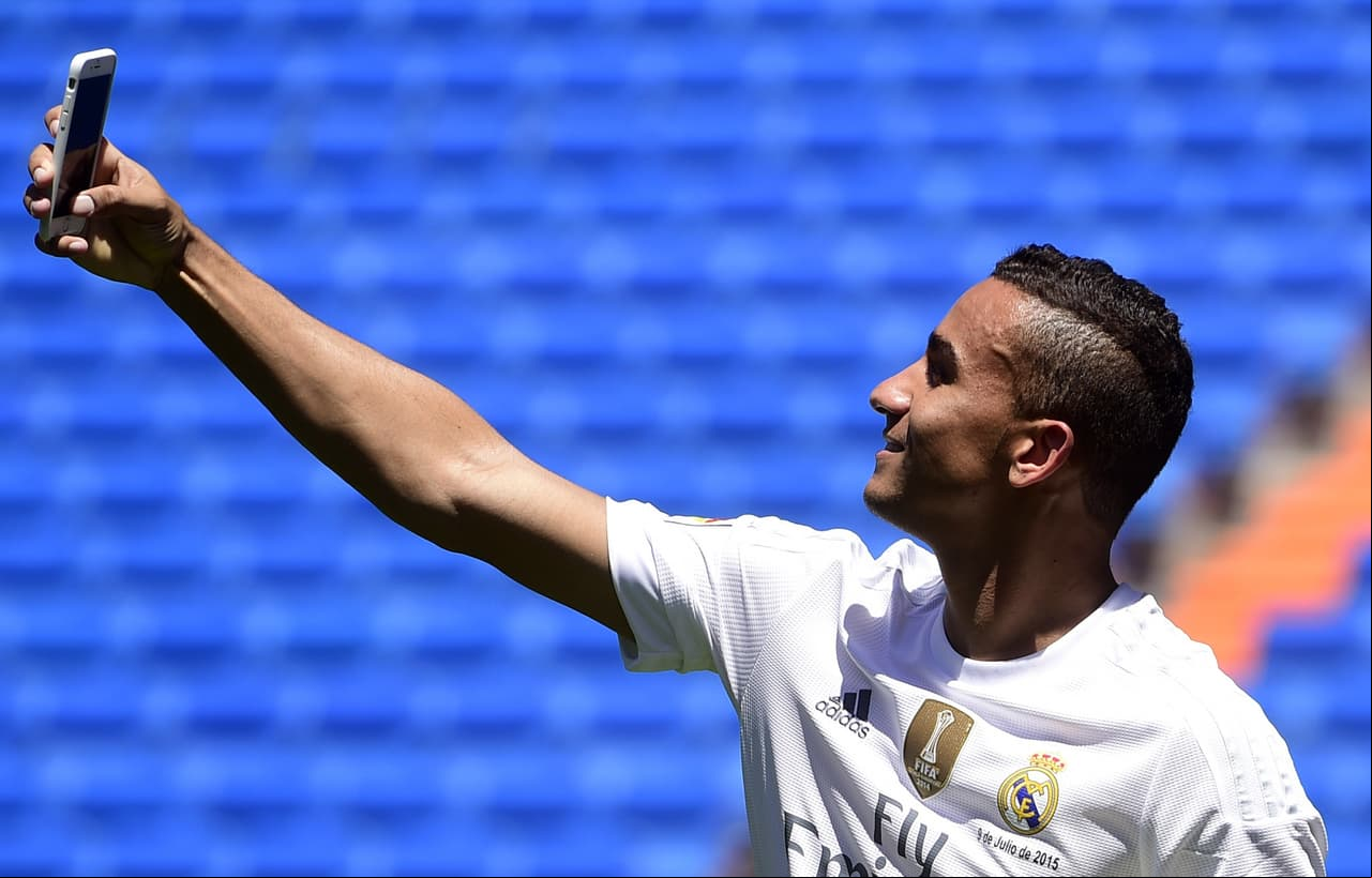 El brasileño lució el uniforme del Real Madrid en la cancha del Bernabéu.