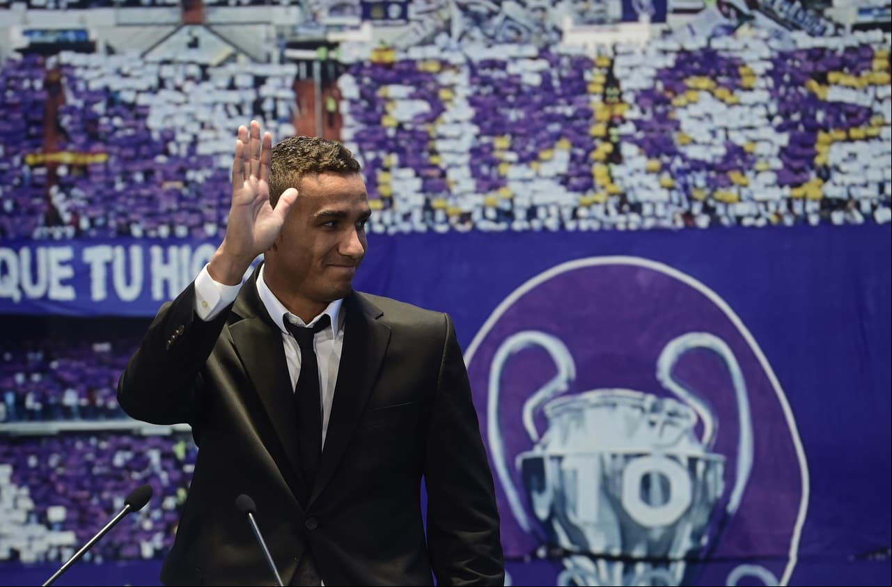 El brasileño lució el uniforme del Real Madrid en la cancha del Bernabéu.