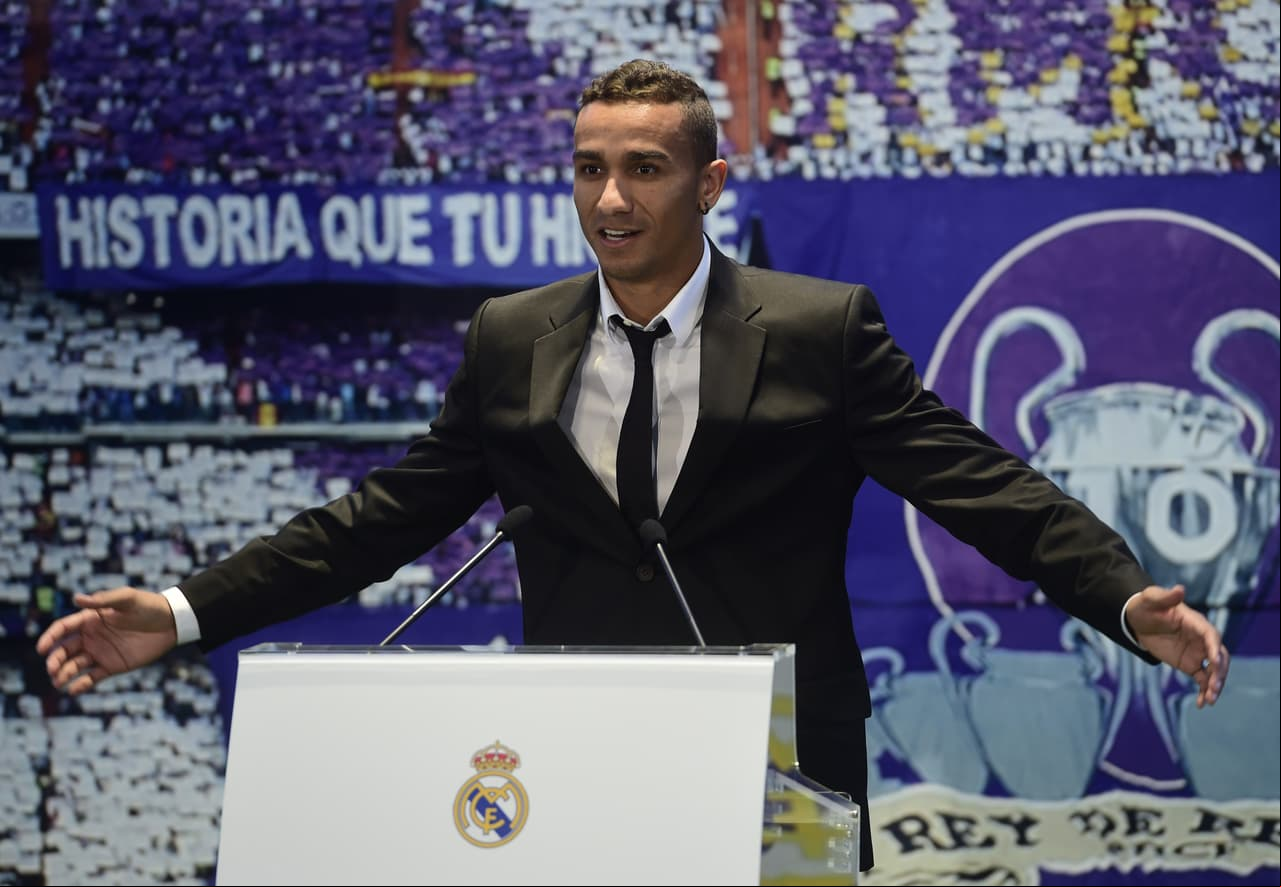El brasileño lució el uniforme del Real Madrid en la cancha del Bernabéu.