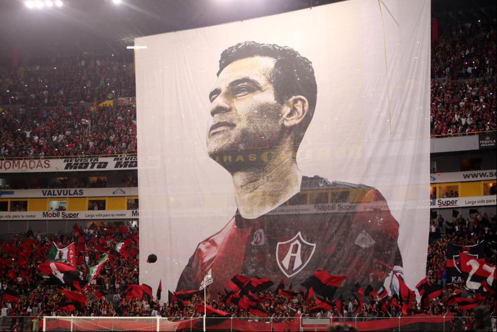 Aquello que comenzó un 19 de octubre de 1996 para Rafael Márquez con una prometedora trayectoria como juvenil en el Atlas concluyó hace semanas, como rojinegro igualmente. Pero ahora muta su rol en el fútbol.