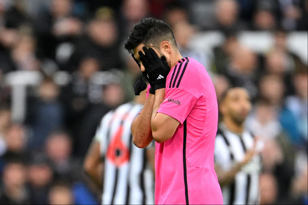 ¡Dura sanción! El castigo a Raúl Jiménez por su expulsión con Fulham