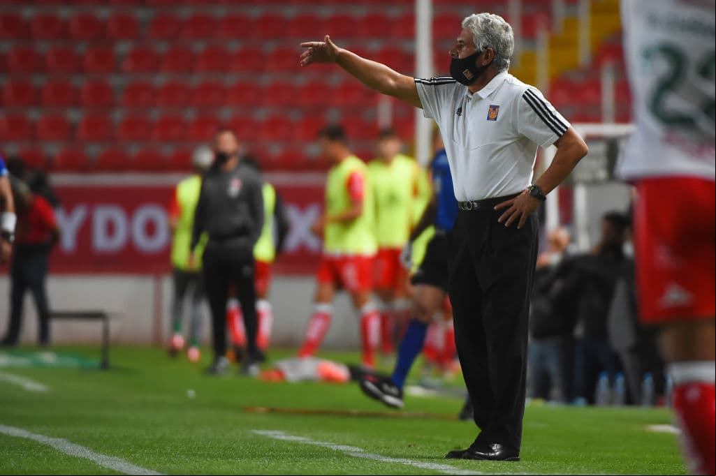 Apenas arrancando la segunda mitad, Barragán hacía el descuento, pero se encontraba en fuera de lugar; el tanto fue anulado.