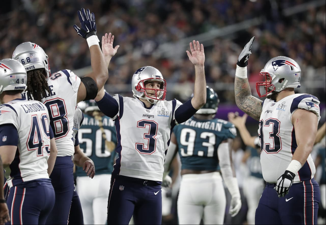 Stephen Gostkowski iguala los cartones con un gol de campo.