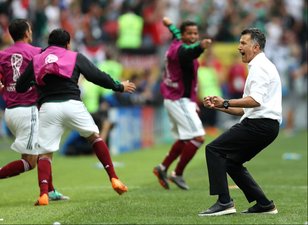 Al minuto 35 del primer tiempo, llegó un momento memorable para el estratega colombiano en su historia profesional, el gol de México contra Alemania.