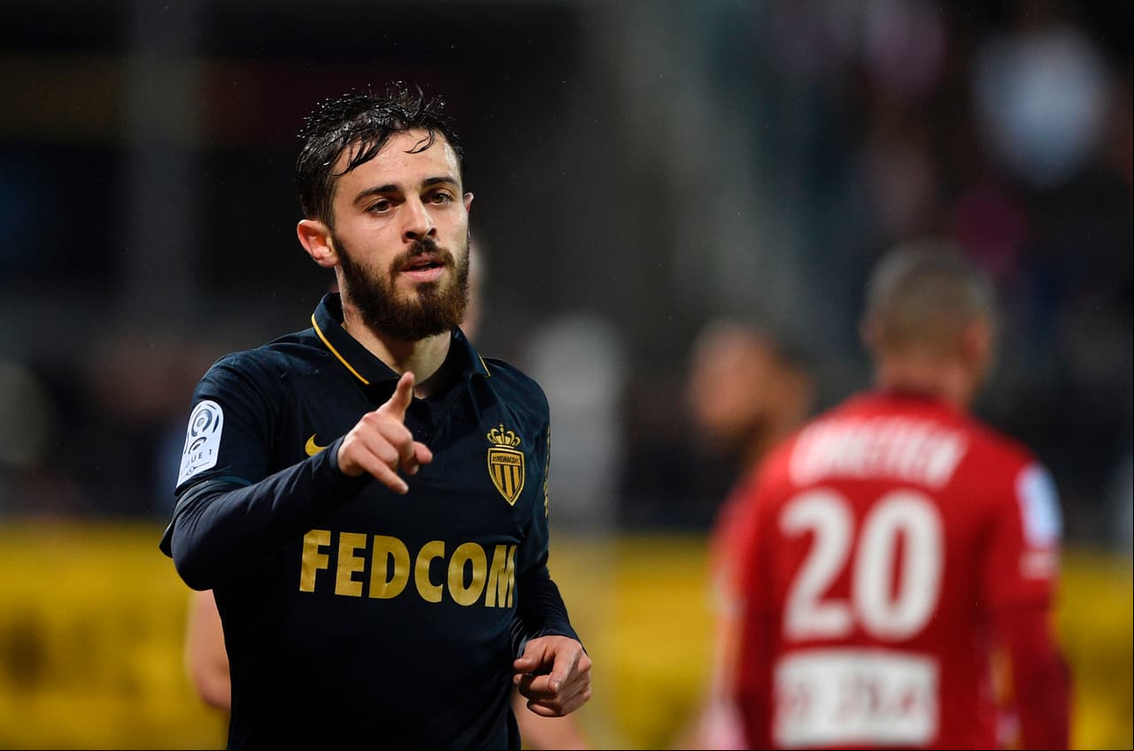 Justamente, el otro elemento del ataque de Jardim es el portugués Bernardo Silva, que tiene gran calidad con el balón en los pies la cual acompaña de gran precisión en el pase y una visiónp prodigiosa para leer el juego.