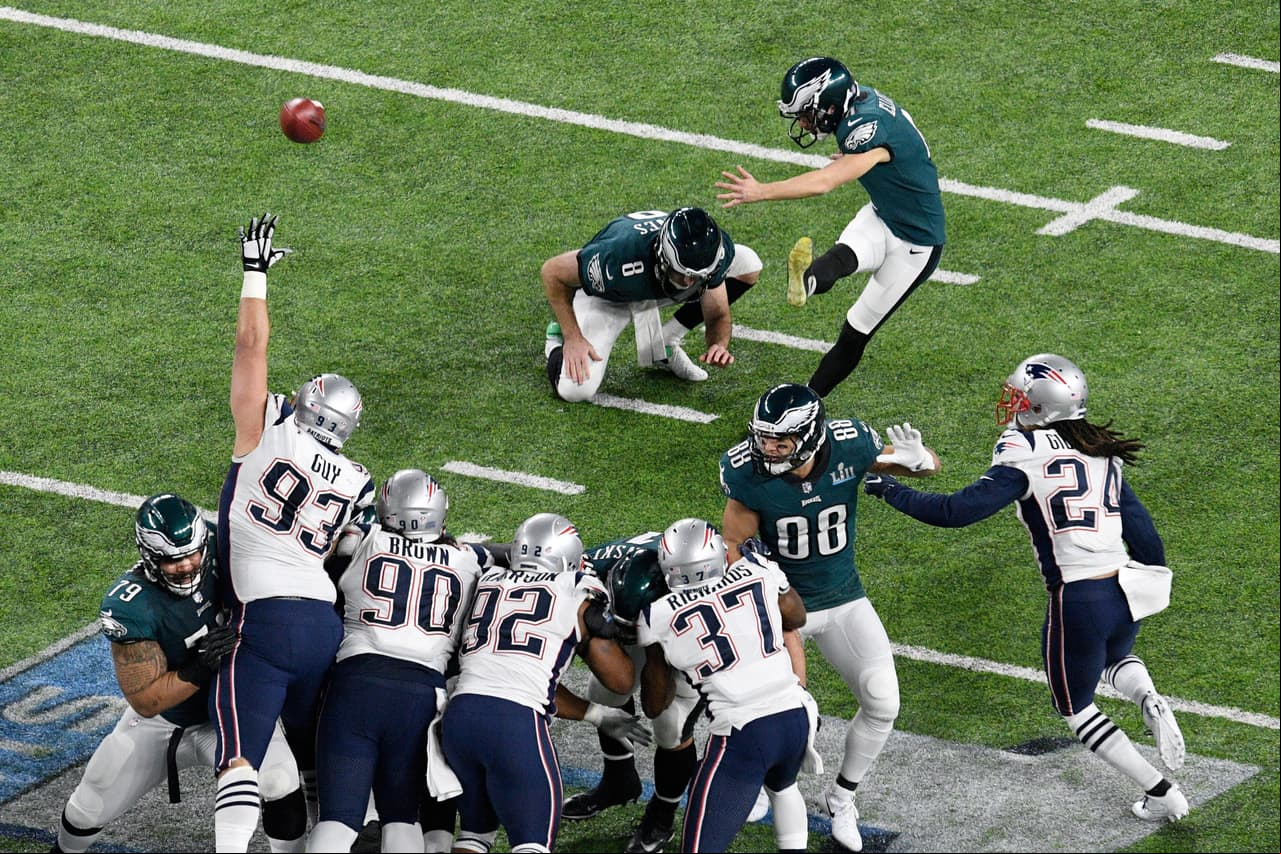 Gol de campo de Eagles. Ganan 41 - 33. Quedan 65 segundos para que Tom Brady haga el milagro.