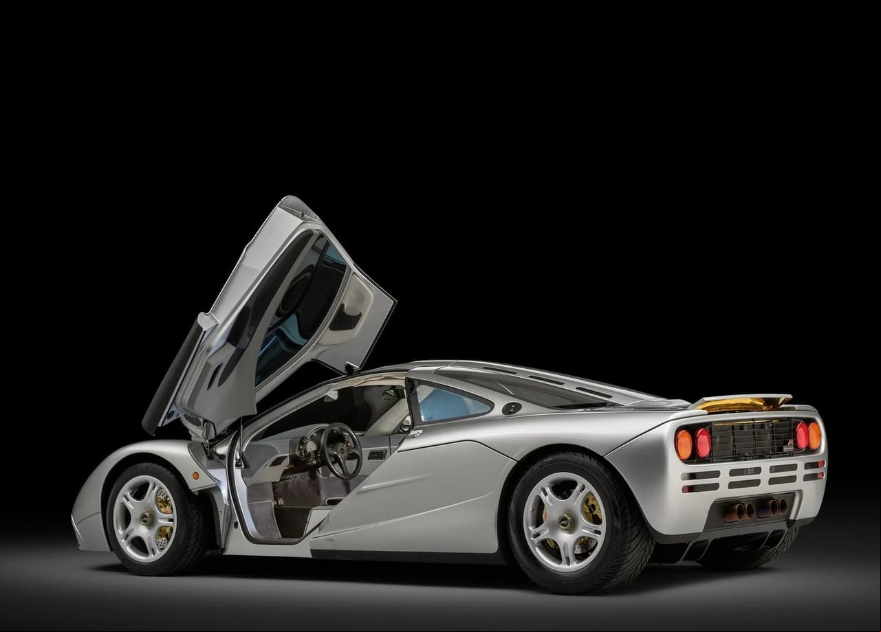 Lamentablemente, tras varios años de uso, este McLaren F1 quedó destrozado luego que Musk y Peter Thiel, cofundador de Paypal, sufrieran un fuerte accidente a bordo de él. Lo peor de todo es que el superdeportivo no estaba asegurado. Una máquina con un costo de casi un millón de dólares.