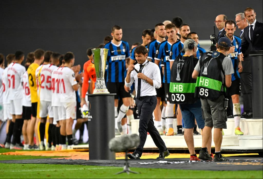 Tras caer en la final de la justa continental, algunos jugadores decidieron retirarse las medallas del subcampeonato.