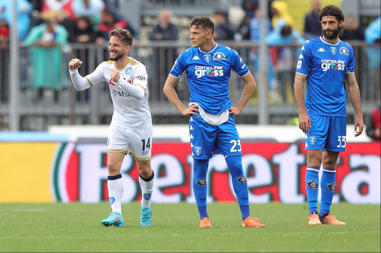 Hirving Lozano dio pase a gol, pero el Napoli se alejó de la lucha por el Scudetto con la épica remontada del Empoli para ganar 3-2 tras ir abajo 0-2 hasta los últimos 10 minutos en la Serie A.