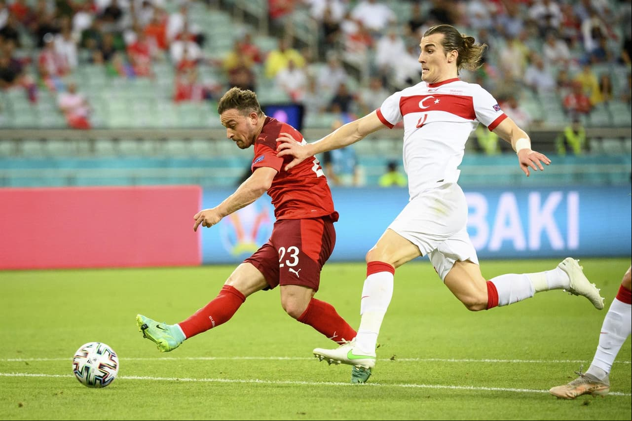 Suiza golea a Turquía 3-2 y, con este resultado, es tercero en el Grupo A en la Euro 2020. Con doblete de Xherdan Shaquiri y gol de Haris Seferovic, los suizos consiguen la victoria y esperan combinaciones para su clasificación a la siguiente ronda.