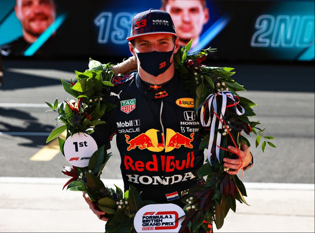 Sergio Pérez saldrá desde la posición número 20 del Gran Premio de Gran Bretaña de Fórmula 1 luego de que su automovil fuera retirado en la última vuelta de la Carrera Sprint tras un trompo que pudo terminar en accidente. La carrera sprint fue conquistada por su compañero equipo en Red Bull, Max Verstappen.