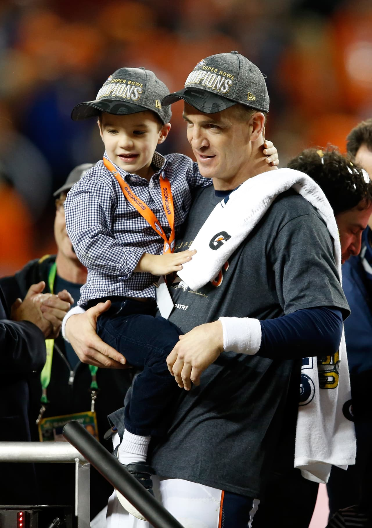 Así celebraron los Denver Broncos su triunfo en el Super Bowl 50 ante los Carolina Panthers 24-10.