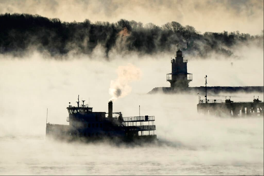 Árboles que 'revientan' por el frío: el duro impacto de la 'explosión ártica' en el noreste de EEUU