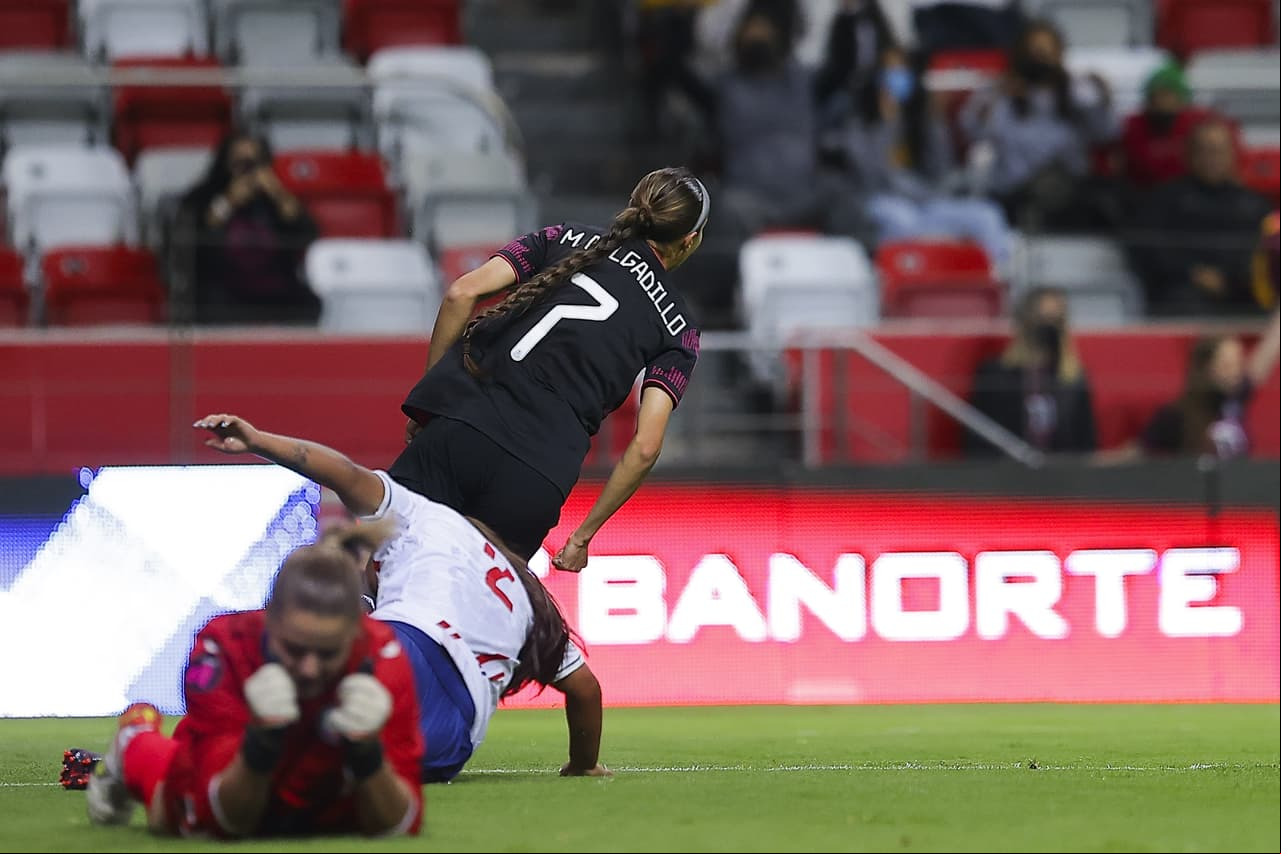 Myra Delgadillo del Braga de Portugal hizo el tercero al 19'.
