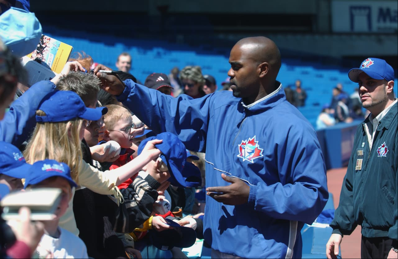 El jugador, ya retirado, es un ídolo dentro de los fanáticos de los Blue Jays e incluso aún colabora en la parte técnica del equipo.