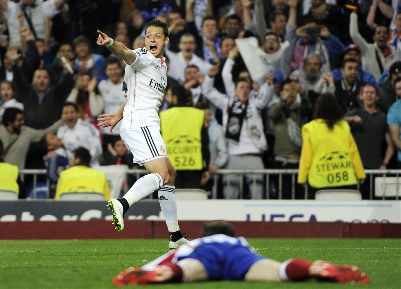 Javier Hernández sigue sin definir por completo su futuro. El mexicano ya reportó con el Manchester United luego de que Van Gaal reconociera que necesitan al delantero por las salidas que han tenido, no obstante, los rumores sobre un cambio de equipo no cesan con 'Chicharito'. Si llega a salir sería dentro de la Premier con dos interesados. Primero el Tottenham, pese a la negativa de Pocchetino y ahora el West Ham, que requiere un atacante por la lesión de Enner Valencia.