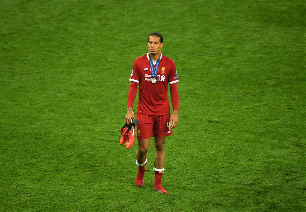 El defensa central holandés Virgil van Dijk se convirtió paulatinamente en una pieza clave del Liverpool, ganándose la confianza de su técnico Jürgen Klopp y el respeto de todo el balompié europeo.