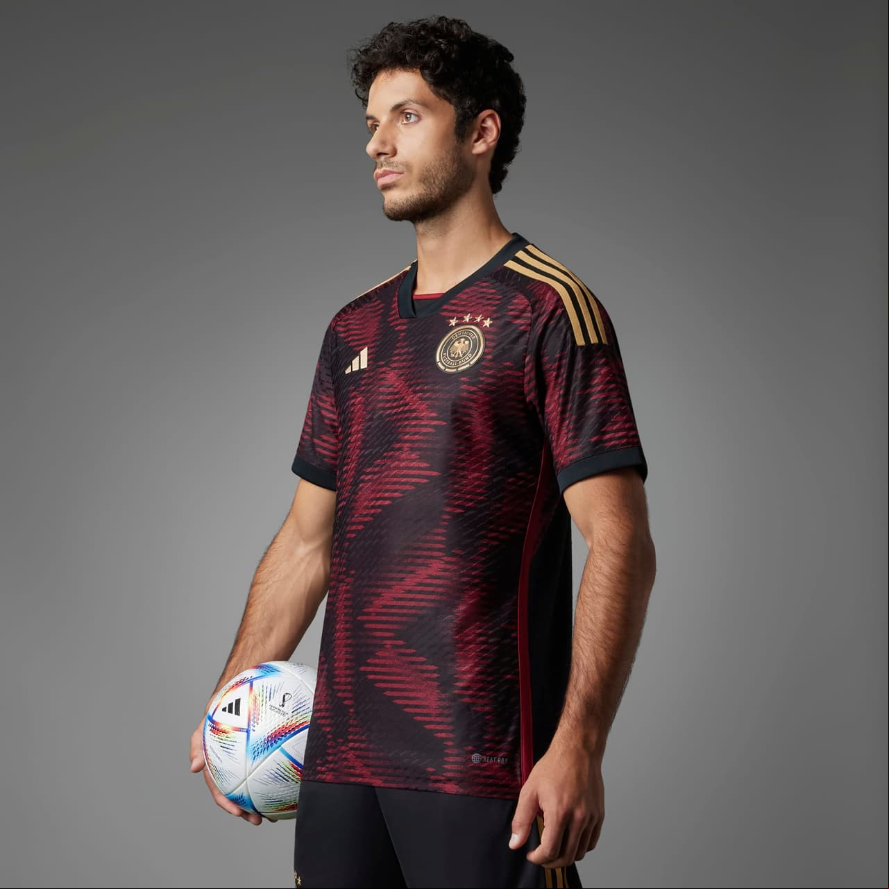 ALEMANIA, VISITANTE. Las distintas marcas patrocinadoras se han lucido con los diseños para el Mundial Qatar 2022.