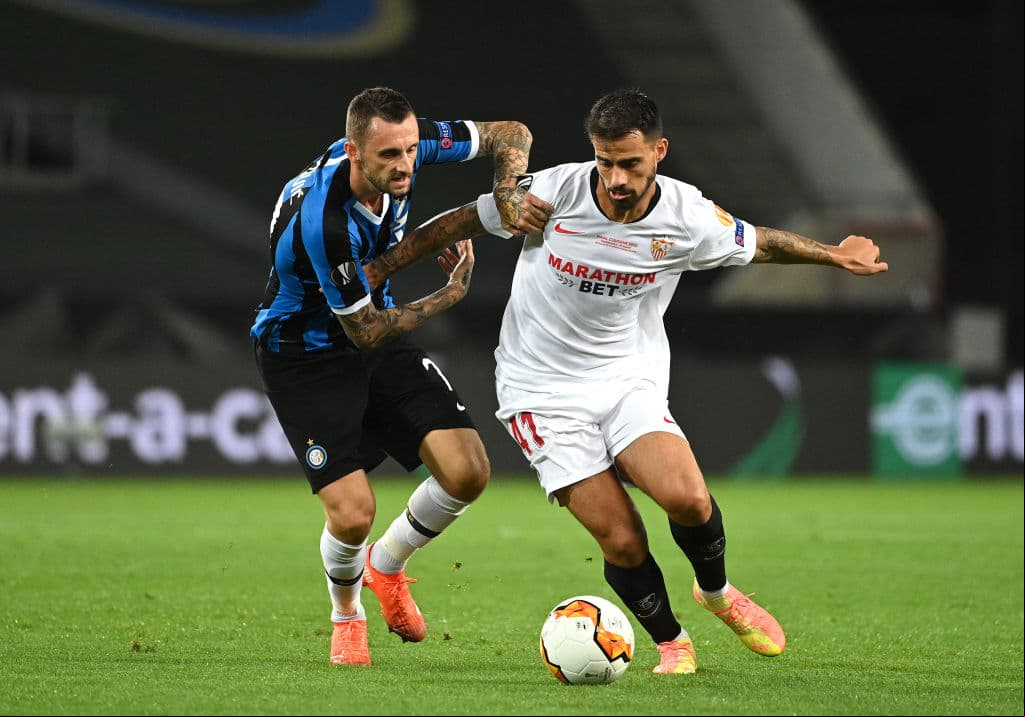 Mientras Sevilla presionaba en el campo rival, Inter buscaba hacer daño a base de contragolpes.