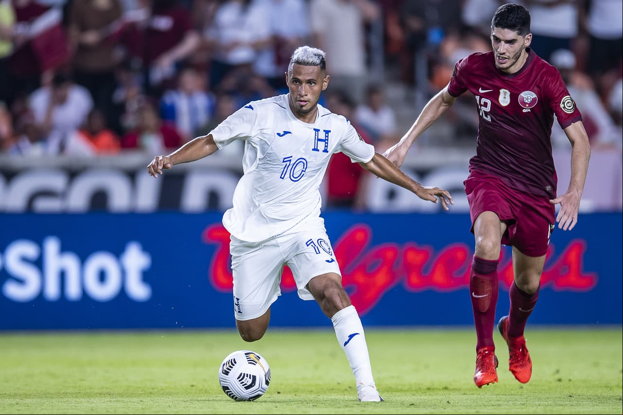 las anotaciones de Homan Ahmed y Abdelaziz Hatem le dan la victoria a Qatar 2-0 sobre Honduras y aseguran el liderato de su grupo.