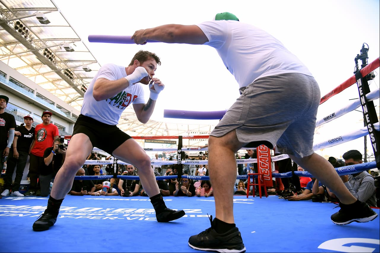 De acuerdo con Loeffler, la cadena HBO apoyó esta postura y siempre ha preferido que los himnos se realicen antes de que comience la transmisión de Pay-Per-View.