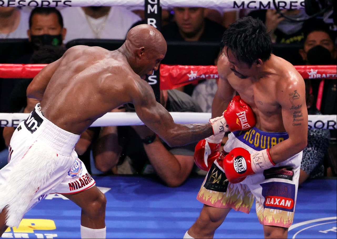 En la pelea estelar, Yordenis Ugás derrotó por decisión unánime a un Manny Pacquiao que sacó a relucir sus más de cuatro décadas, ya que se mostró lento y sin muchos reflejos.