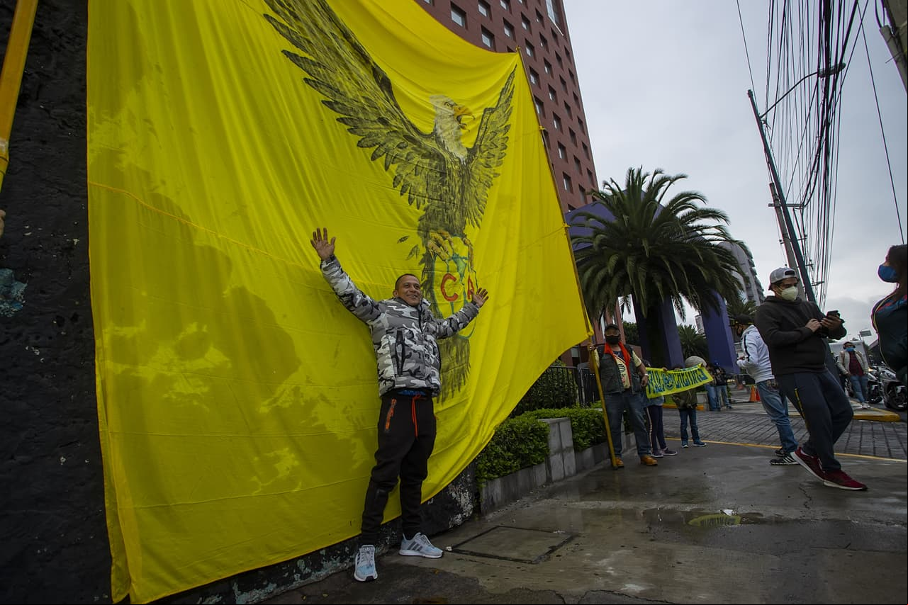 La afición se hizo presente en el Clásico Nacional | Hinchas de las Águilas olvidaron las recomendaciones del Club América y se dieron cita en el hotel de concentración y en el Azteca.