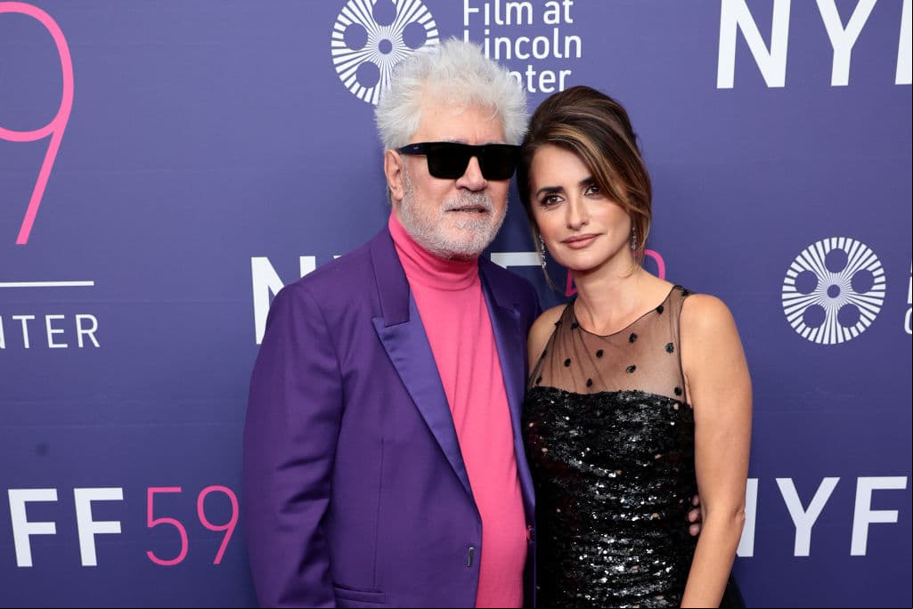 Un momento emocionante de la noche fue cuando Almodóvar envió un video mensaje a Cruz, felicitándola por el reconocimiento.