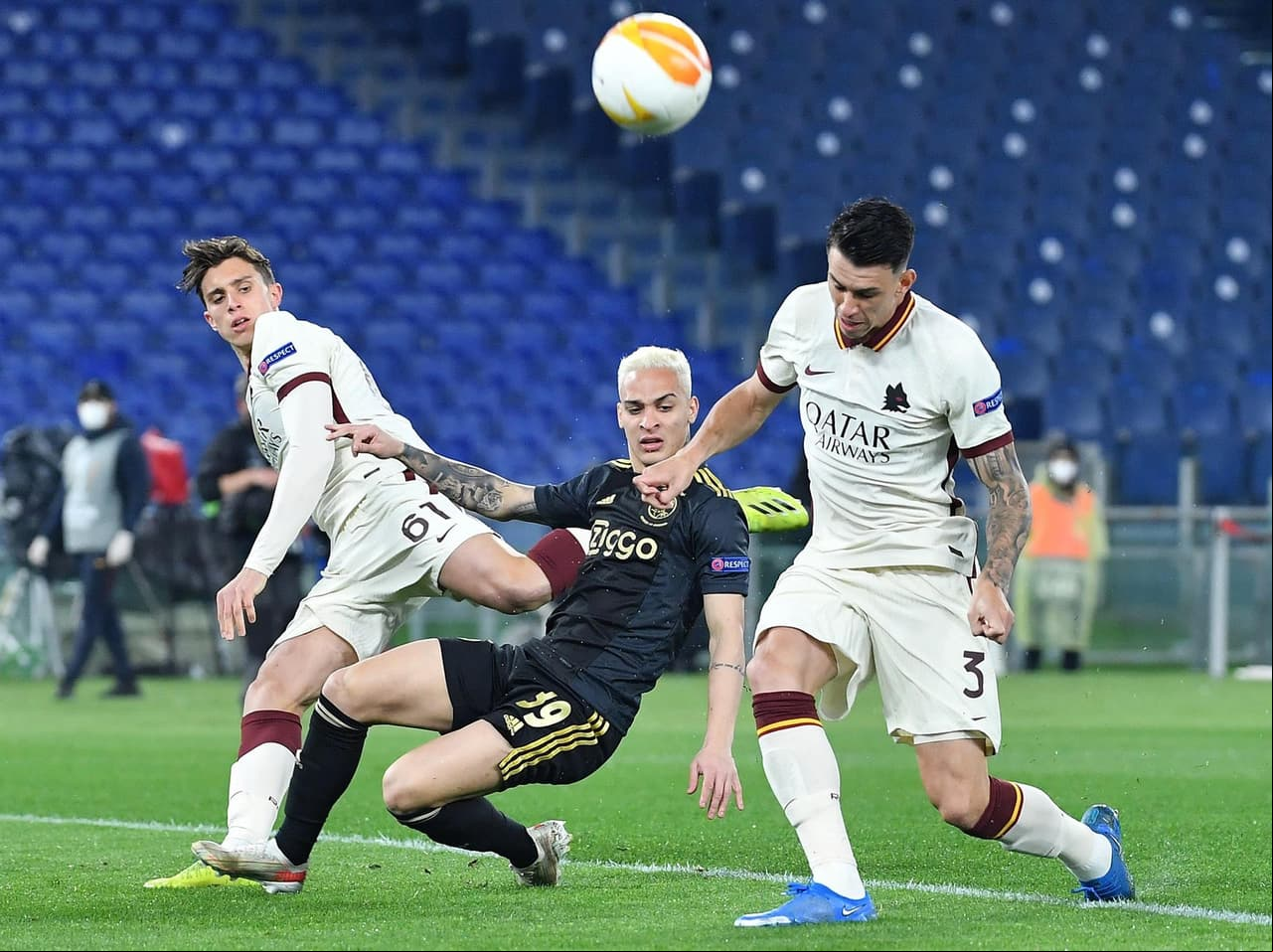 AS Roma y Ajax empatan en el partido de vuelta 1-1, pero el equipo de 'La Loba' califica a las Semifinales de la UEFA Europa League, pues el marcador global favoreció a la escuadra italiana. Bryan Brobbey abrió el marcador para los de Amsterdam, pero el gol de Edin Dzeko firmó la sentencia para la visita.