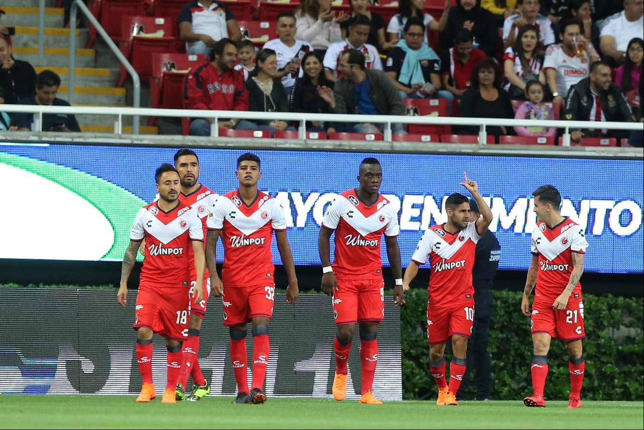 La lucha por no descender le ha servido a 
<b>Veracruz </b>para mantenerse también con vida en la Liga MX. A pesar de que suma solo 18 puntos, aún puede avanzar su gana sus dos juegos (Toluca y Cruz Azul) y algunos de sus rivales ceden puntos.