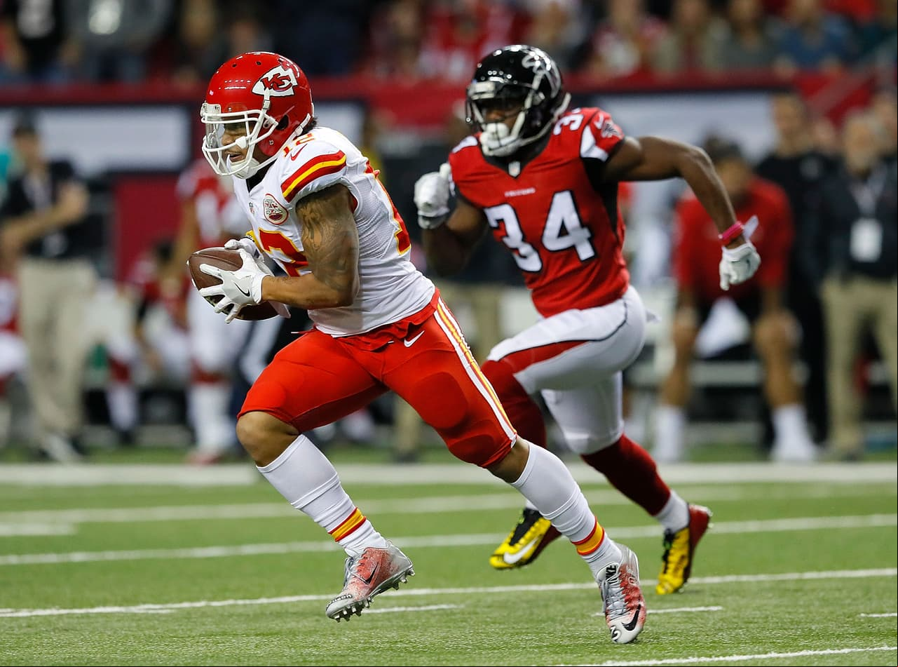 El 13 de noviembre los Falcons perdieron en Philadelphia y se marcharon a la semana de descanso con marca de 6-4. Volvieron a la actividad pegándole 38-19 a Arizona y de nuevo volvió a perder en casa en el último segundo. Kansas City le ganó 29-28 con juegazo del ídolo local Eric Berry y arruinaba los festejos en búsqueda del título divisional.