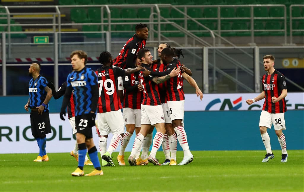 Zlatan Ibrahimovic (31’) puso al frente a los de Pioli con un soberbio tiro raso. El astro sueco salió expulsado del terreno de juego a los 58’; su primer amarilla llegó tras pelear con Lukaku y la segunda al derribar por la espalda a Kolarov. Lukaku (71’) marcó desde los once pasos el empate. Eriksen (90+7’) clavó el segundo para Inter con un golazo de tiro libre y así acceder a las semifinales de la justa.