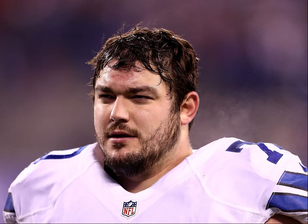 De guard está Zack Martin, Dallas Cowboys.