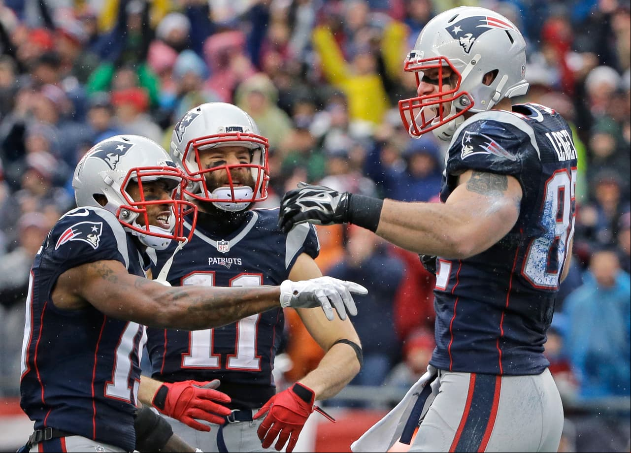 Los Patriotas tienen una racha impresionante pues solo una vez no han avanzado en las 10 más recientes campañas. En 2007 y 2011 perdieron el Super Bowl pero salieron campeones en 2014. Este es su sexto año consecutivo en la final de la AFC, un récord en la NFL. Mientras los Acereros no clasificaron cuatro veces en ese lapso.