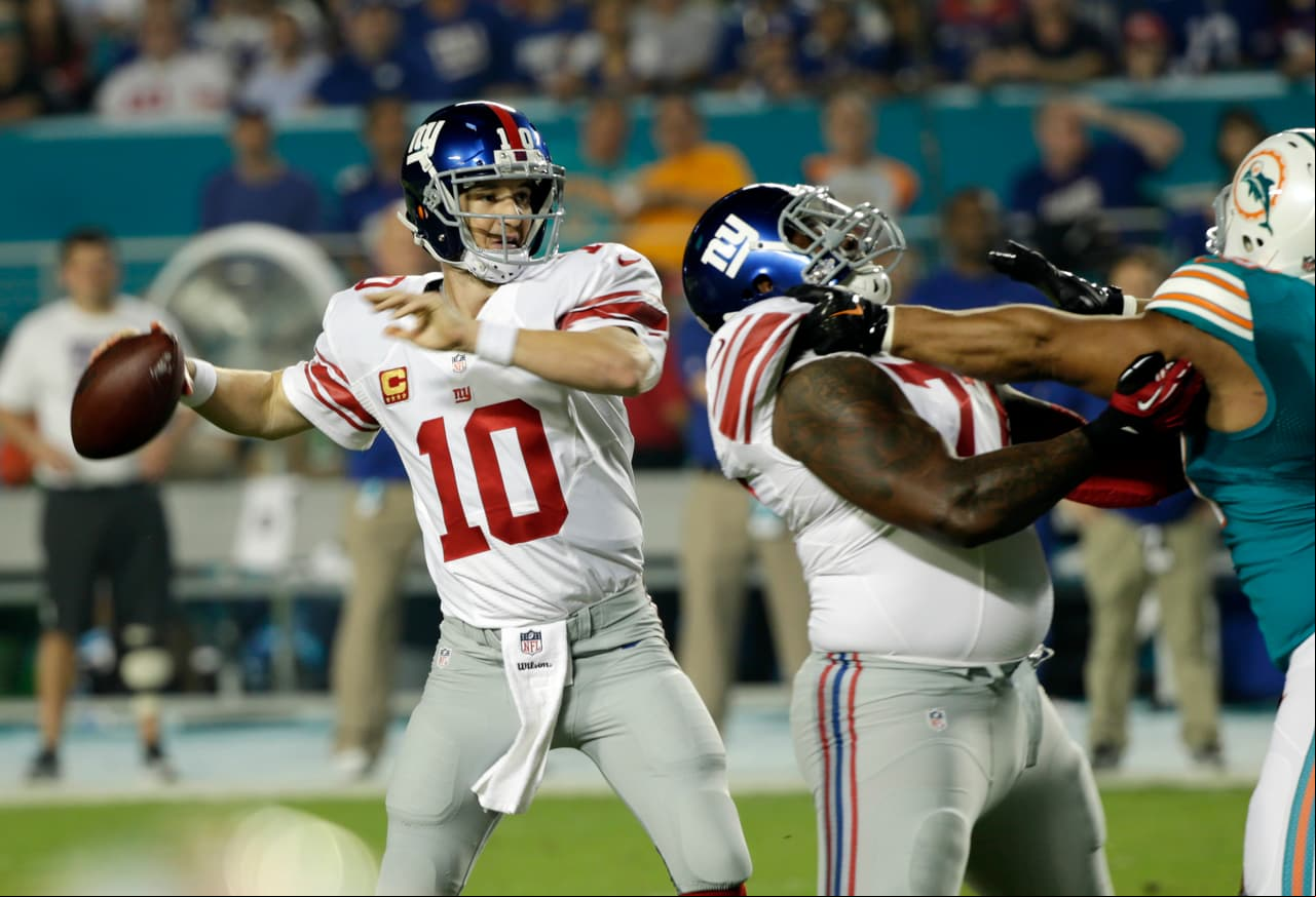 En su temporada 12 egresado de Mississippi, esta es la cuarta ocasión que el menor de los Manning es el Ofensivo de la Semana, y segunda en esta temporada.