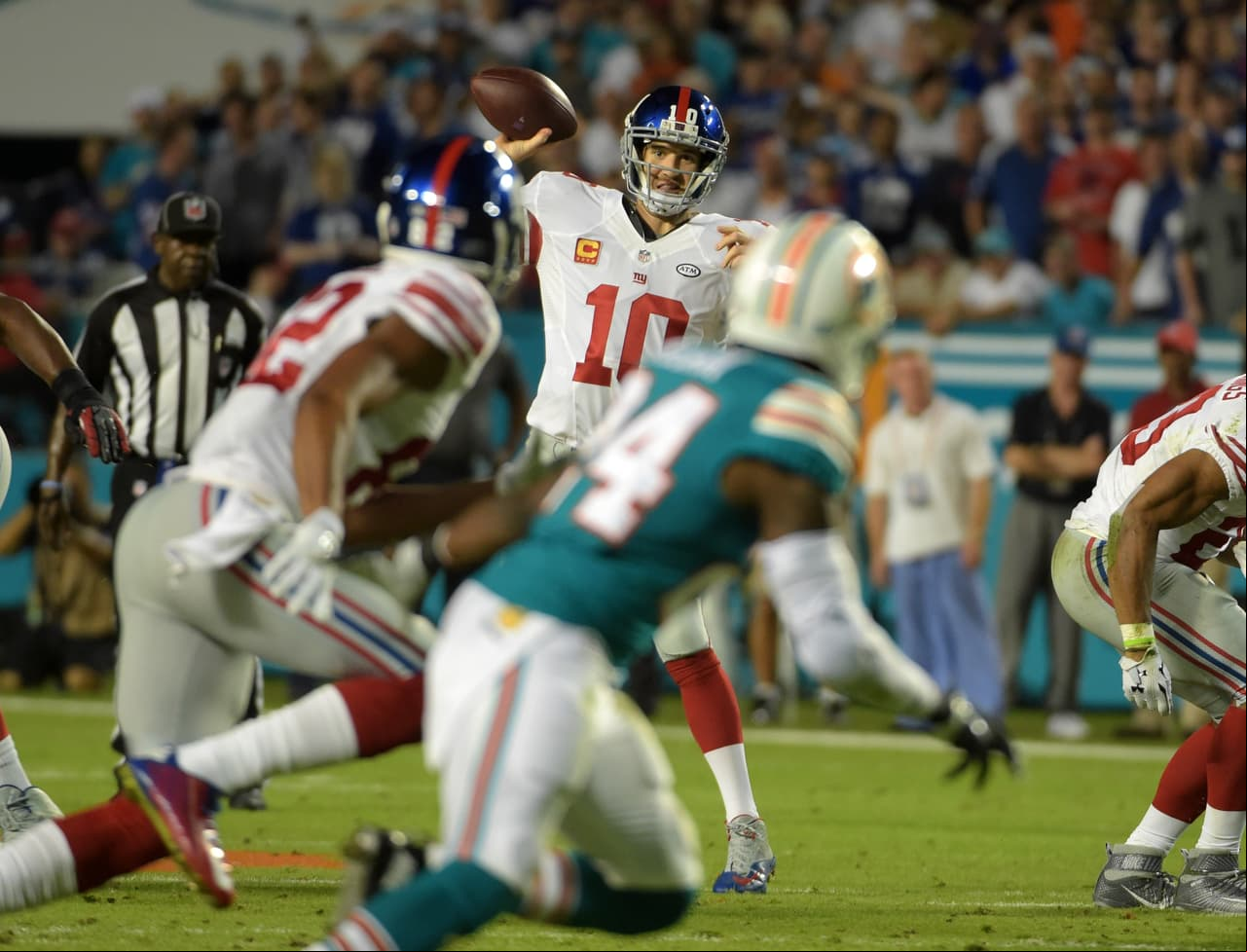 El porcentaje de Manning de 87.1 es el mayor logrado por un QB de los Giants en un juego de temporada regular (mínimo 20 intentos) y la segunda mejor marca de la franquicia detrás de Phil Simms (88.0).