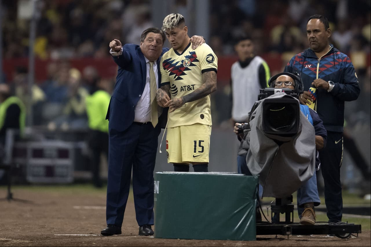 <b>¿Qué piensas de</b> 
<b>Miguel Herrera?</b>
<br>- Una gran persona.
<br>- Así definió a su actual director técnico.