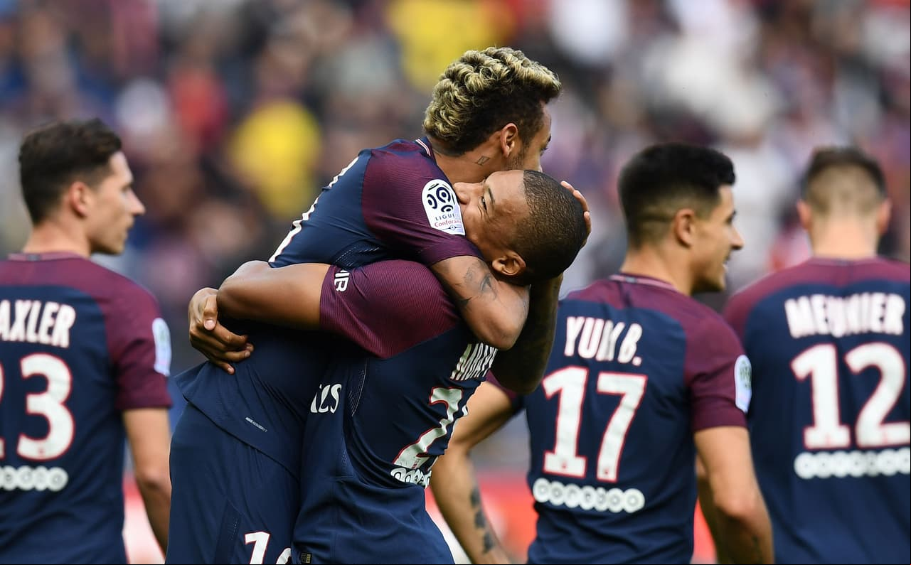 Quinto gol para el crack brasileño, que poco a poco se va conviertiendo en el líder en el equipo parisino.