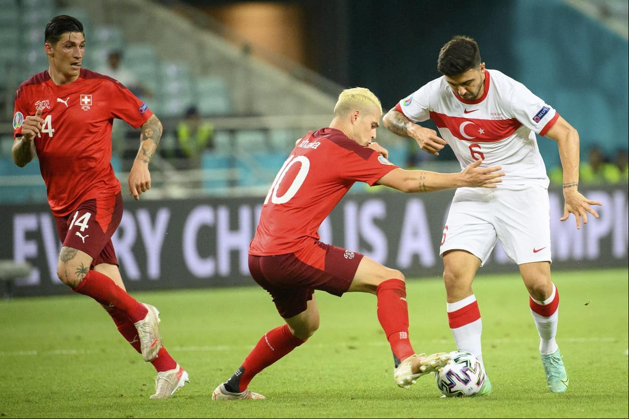 Suiza golea a Turquía 3-2 y, con este resultado, es tercero en el Grupo A en la Euro 2020. Con doblete de Xherdan Shaquiri y gol de Haris Seferovic, los suizos consiguen la victoria y esperan combinaciones para su clasificación a la siguiente ronda.