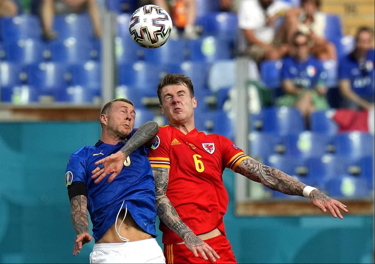 Italia derrota por la mínima a la selección de Gales en la última jornada del Grupo A en la Euro 2020. El único tanto del encuentro fue por parte de Matteo Pessina al minuto 39, lo que hace que la escuadra 'Azzurra' sea el primero de grupo y cumplan 1,000 minutos sin haber perdido un encuentro.